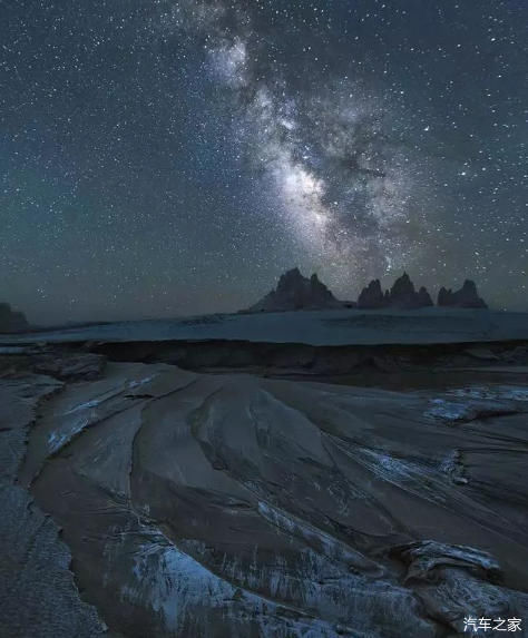 万里西游川甘青新第16天穿越大柴旦盐碱荒漠无人区游水上雅丹