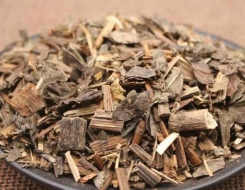 河边这野草，人称“脚气草”，作用不小，要是遇见别再当杂草了