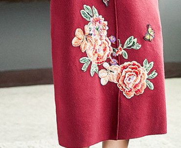 有一种典雅叫旗袍，有一种时尚叫酒红裙，建议6070后妈妈穿