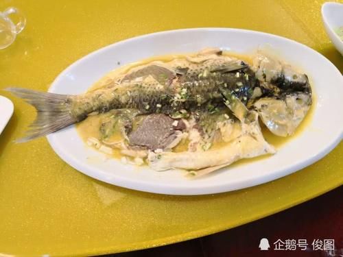  「周师傅」老板爱吃鱼，吞下小鱼刺，巧用“土办法”差点要老命