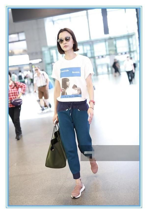 没杜鹃的气质真别穿束脚运动裤，否则像林允一样穿成睡裤就尴尬了