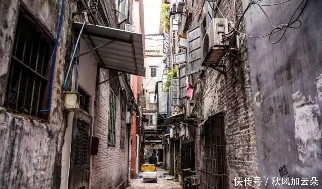 广州这条不起眼的小巷，竟藏着一栋百年大屋，刚踏进门就惊喜！