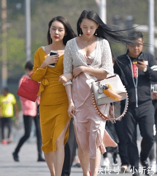 「睡衣风格」路人街拍, “睡衣”穿搭逛街, 女人味十足