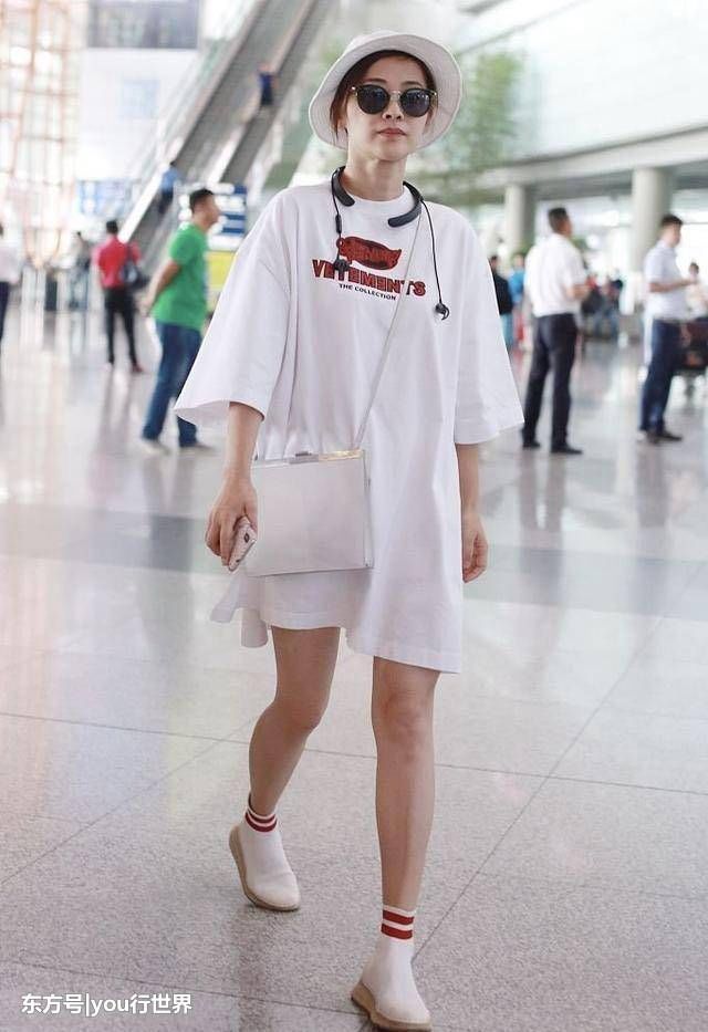 梅婷一点都不瘦，而且腿还有点粗!可她穿衣，怎么看都觉得舒服!