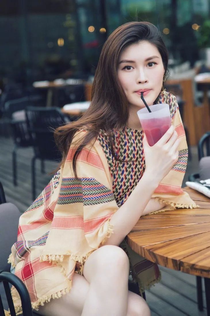 时髦办 | 何穗好爱印花，可一点不俗