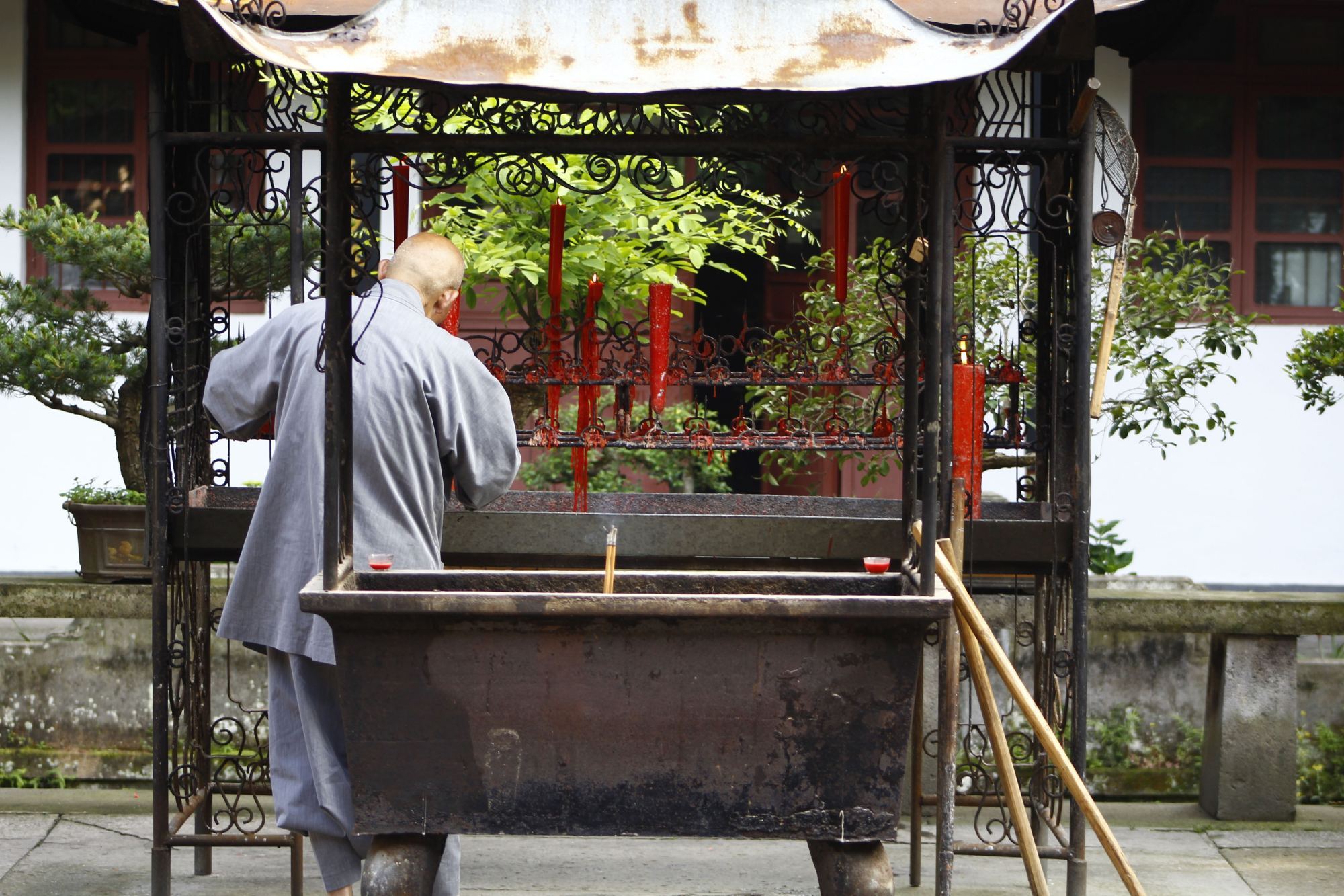 浙江有座千年古寺，不收门票不用打赏香油钱，吃一顿饭只需2块钱