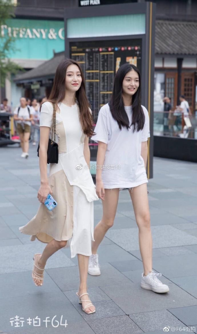 街拍:薄纱款总是很清新甜美，点点繁星充满了跳跃感,不要太美