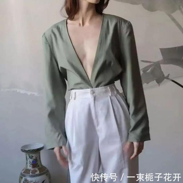 卡其色@今年春夏最流行的5组配色，穿对了显白又显贵！