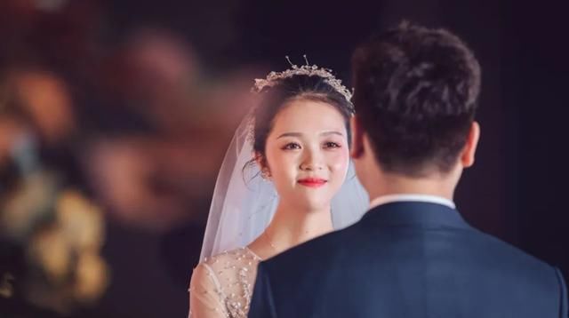  喜欢@夏天办一场淡黄的婚礼刚好，柠檬味道的汽水，是小清新和你的最爱