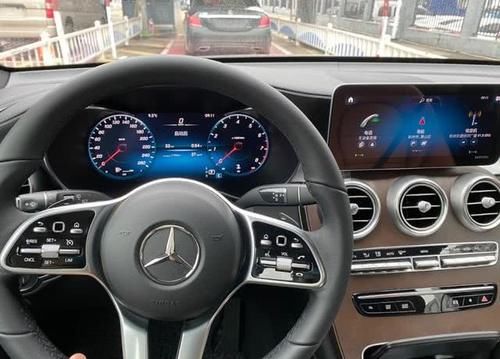  『外观』车主45万喜提奔驰GLC，不仅外观造型运动，开起来感觉更像是轿跑
