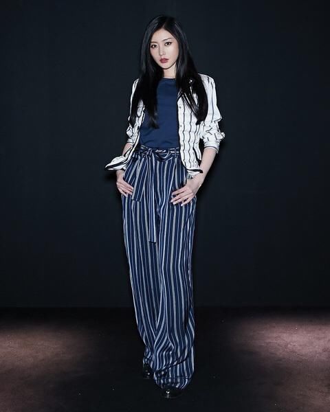 张天爱身材很好,时装搭配一下更好