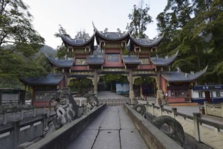 四川最气愤的城市:每年接待游客近五千万,却火车高铁一个都没有