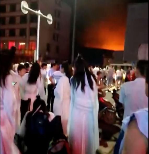 王祖蓝当爸 横店着火死2人 古巨基撒狗粮 赵薇状态超好