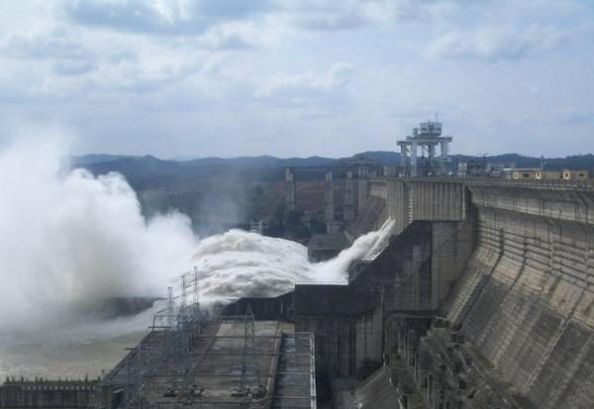  坝体■水电站为啥大都是重力坝？