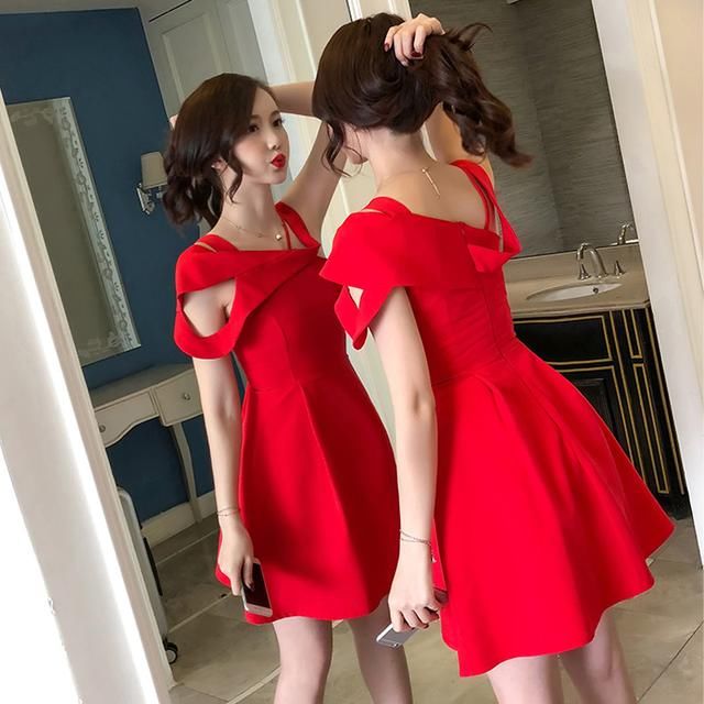 时尚气质的连衣裙，穿上尽显女人味，更加迷人，回头率十足