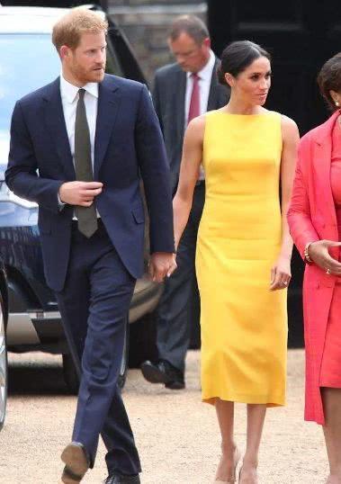 梅根的前半生:烟熏妆,棒球帽,吊带装是标配,与凯特成鲜明对比