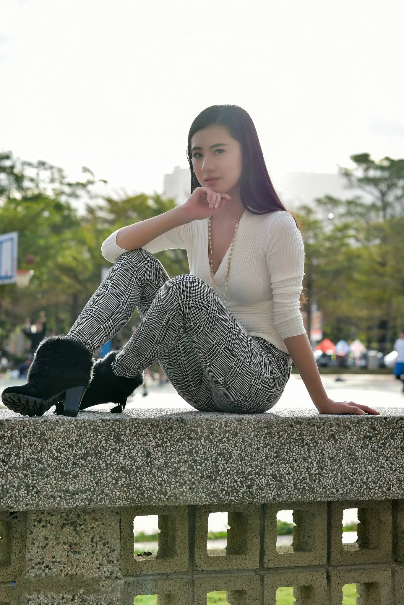 夏季最受欢迎的紧身裤，小姐姐霸道眼神让你无地自容，修长筷子腿