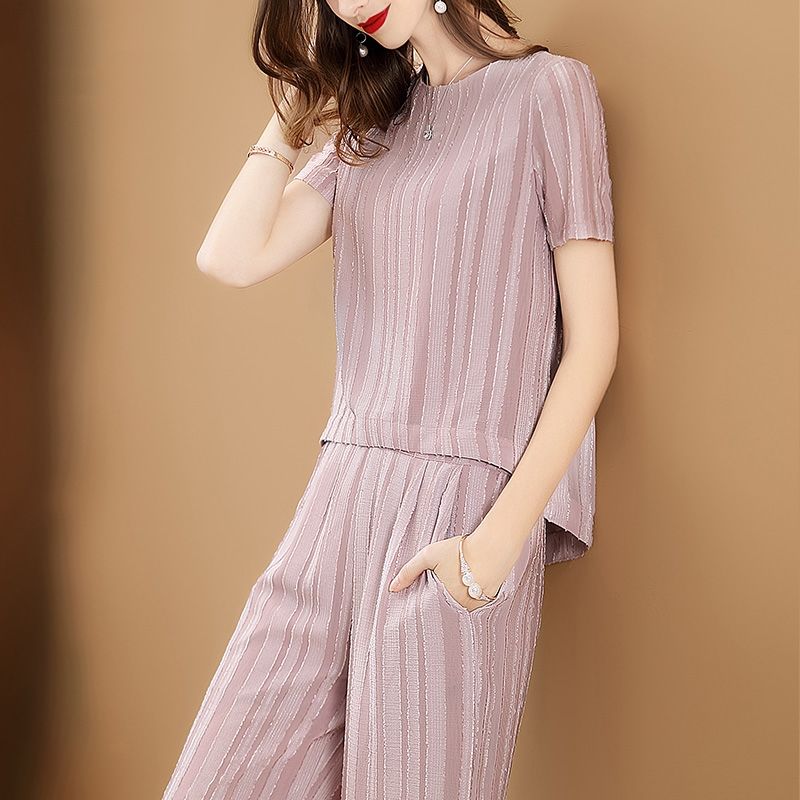 哇!这样套装才女人，穿上遮肉减龄气质美，难怪妈妈款款都想买了