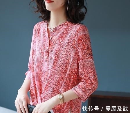 『女人』建议奔四奔五的女人,都该有一两件“红色”衣服,真高贵优雅