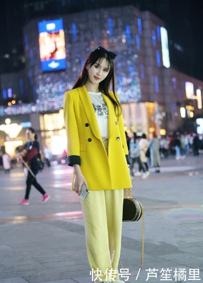 『美女』美女穿职业装配上高跟黑丝,尽显职场女性性感魅力