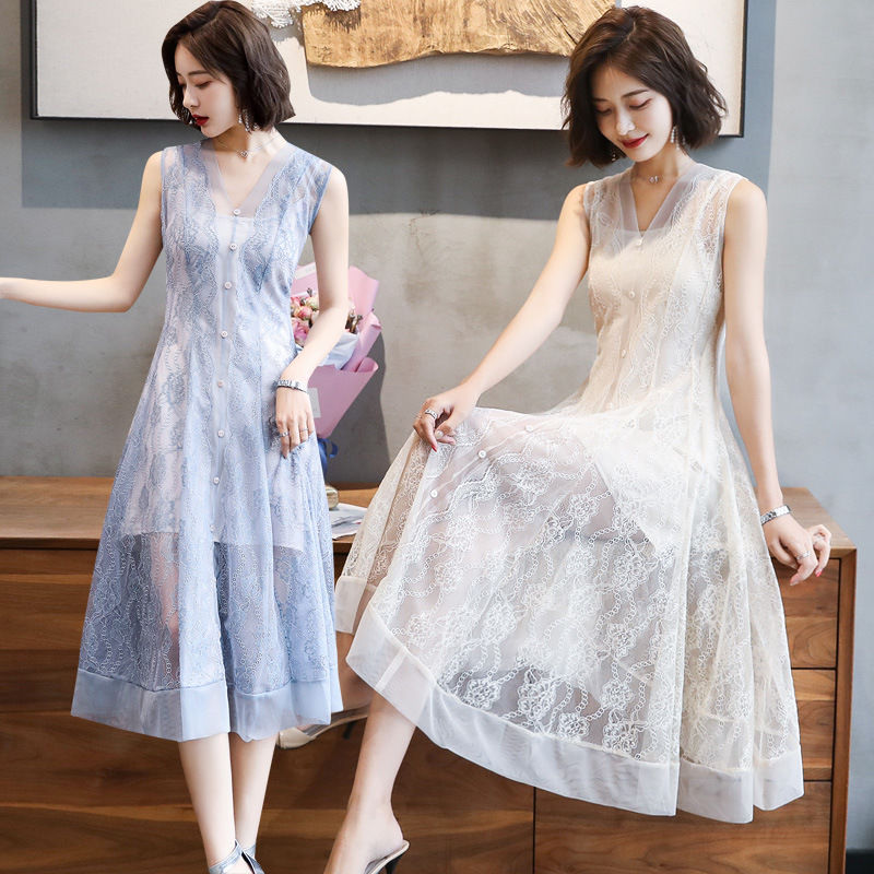 35岁的老婆，去了趟上海，带回来的蕾丝裙太显嫩，美的像刚恋爱