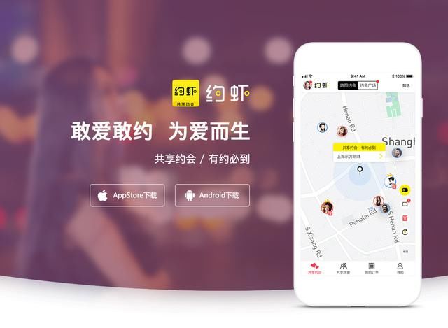 街拍：女友搭吊带连衣包臀裙出门，连“国民老公”估计都hold不住