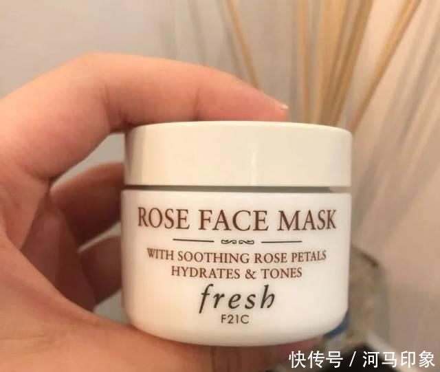  『花钱』求求你们！别再给这些难用的网红化妆品花钱了！！