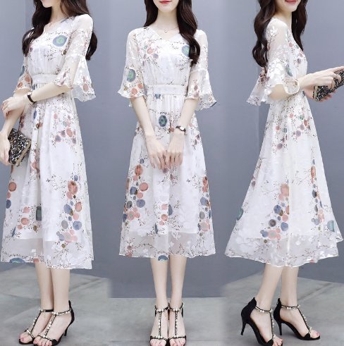 40岁女人收入不错的话，尽量多穿这几款连衣裙，高贵贼显年轻