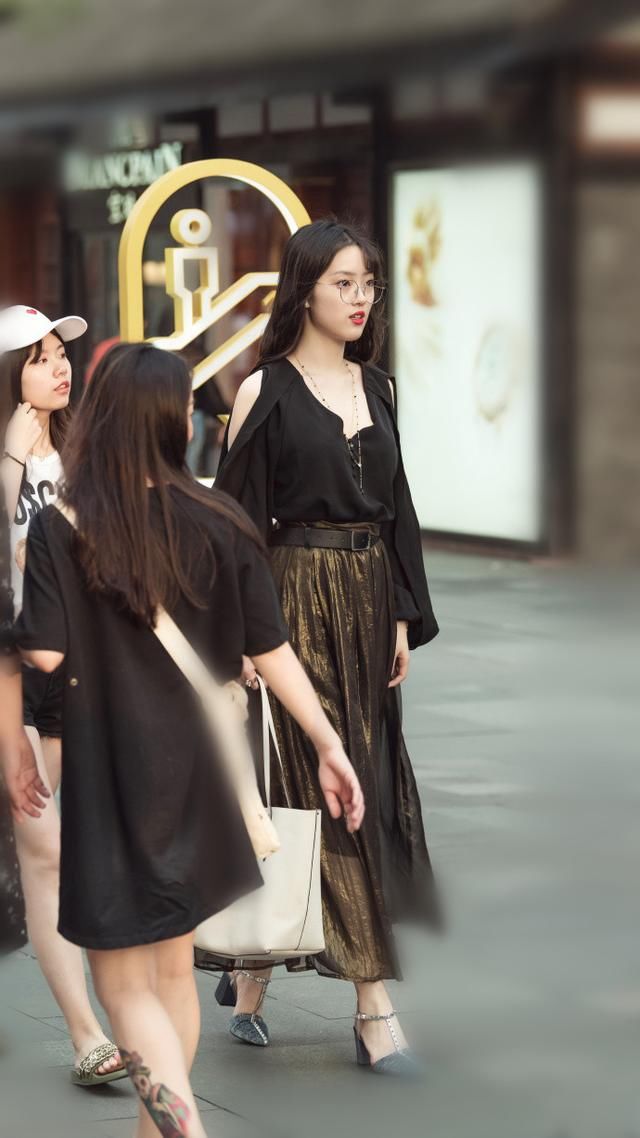 路人街拍，想要玩转街头时尚?你需要时髦潮流的穿搭!