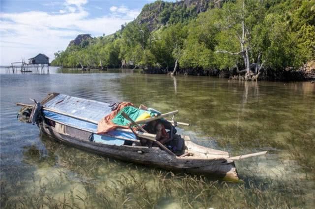 生活在海上的民族，刺破耳膜只为捕鱼，身体正在向海洋生物进化？