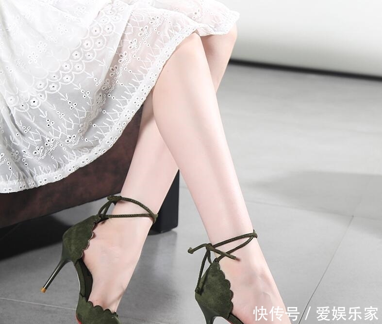 「女人」高跟鞋会让女人魅力提升,酒杯跟的设计,满满的优雅气质