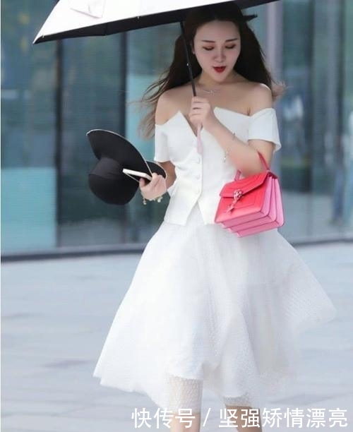  [温婉]街拍：小姐姐穿白纱裙，温婉大气，没有100斤穿不出效果！