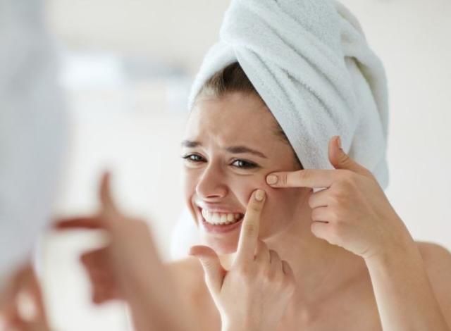 秋冬时，睡前用这几个方法洗脸，螨虫痘痘都会快速远离你
