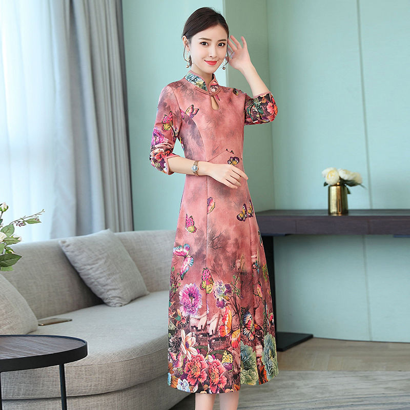 我滴妈呀!这秋款旗袍裙，一款比一款美，四五十岁妈妈非要买2件