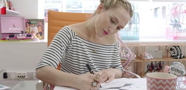 还没见过这双带蝴蝶翅膀的高跟鞋？国外已经非常火爆，还圈粉维密