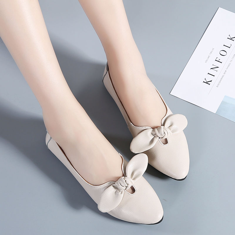 女人不穿高跟鞋也没关系，今年流行这样的瓢鞋，穿着舒适不磨脚