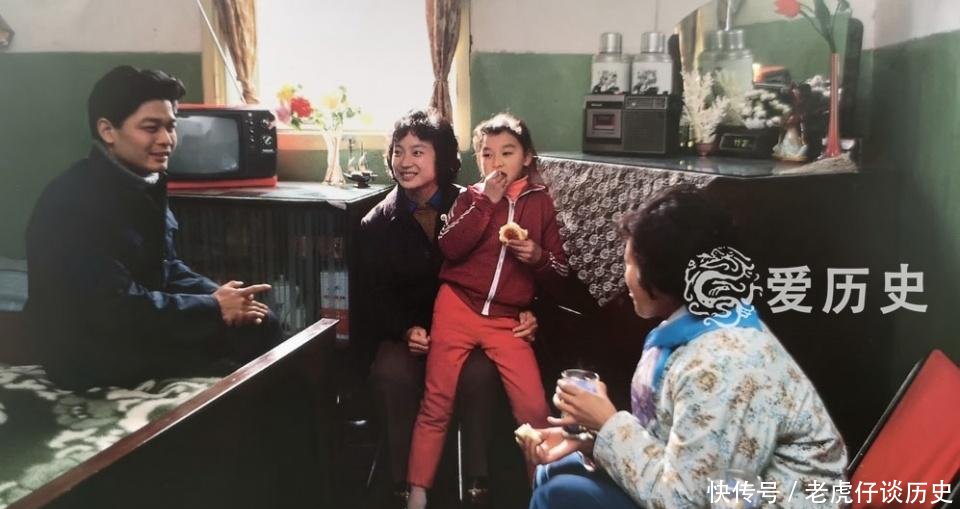  小康家庭：七十年代的江城武汉 小康家庭里的三大件 现在好多地方都物是人非
