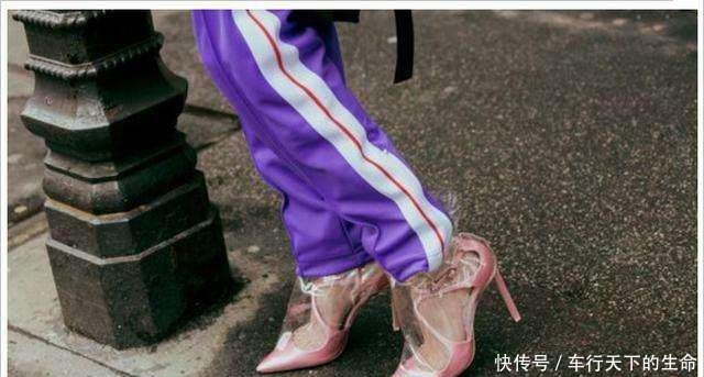 奚梦瑶真能作! 穿高跟鞋还裹一层塑料膜, 网友: 浓浓的臭脚丫味!