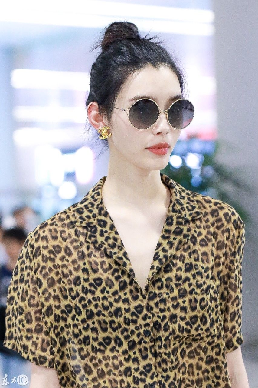 大长腿奚梦瑶现身机场，网友高呼:超模气质就是不一样