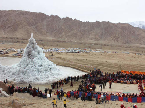 工程师在村里建造一座“冰山”，全村人受益，不再怕干旱季节了！