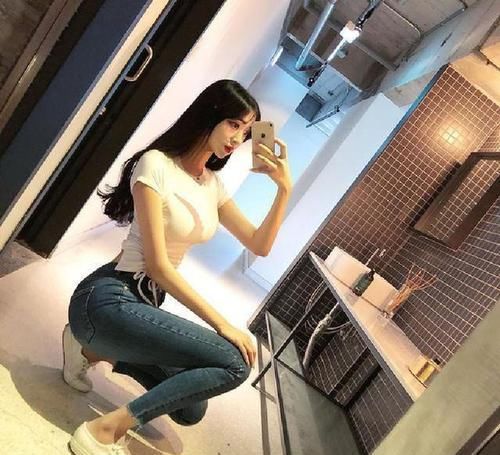 『展现』时尚牛仔裤靓丽迷人,穿出曼妙动人身材!
