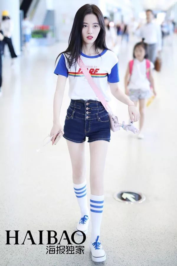 朱亚文女儿这么可爱!关晓彤鹿晗都见过家长了?【海报街拍】