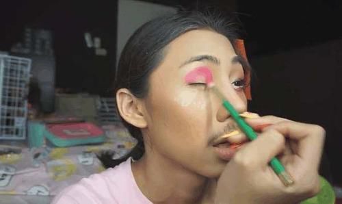 泰国小哥化妆后太美,这技术让人佩服!