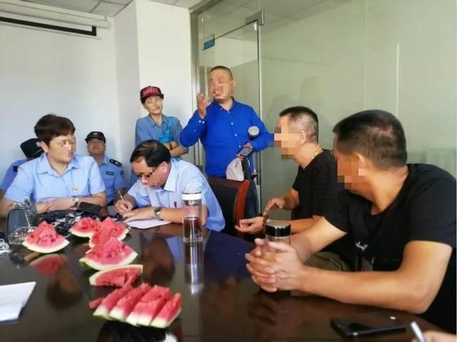 “单挑！徒手格斗！”俩业主约架书刷爆朋友圈，真相是……