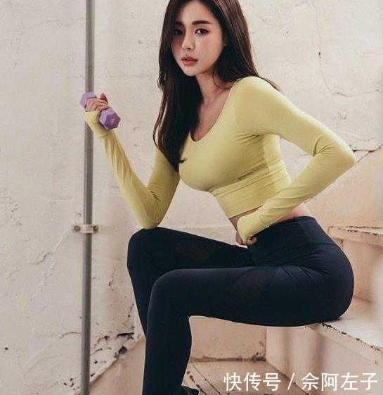 『 底裤』衬托出女性优美的曲线！，街拍：优雅迷人的紧身打底裤美女