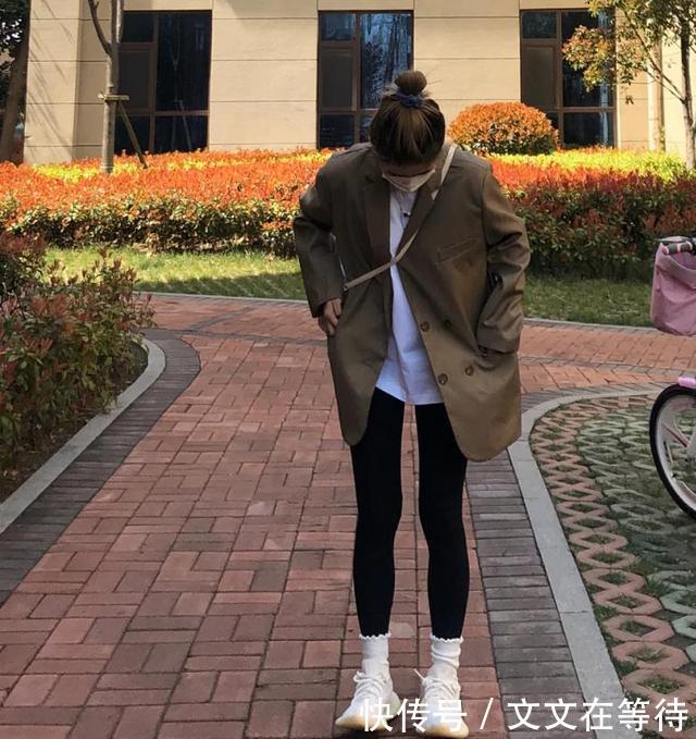 老爹■今年流行“打底裤+老爹鞋”,看着很单调,穿上却很美,潮人都爱