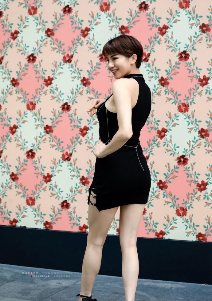 街拍:皮肤白皙、身材高挑又有“肉感”的美女合集!