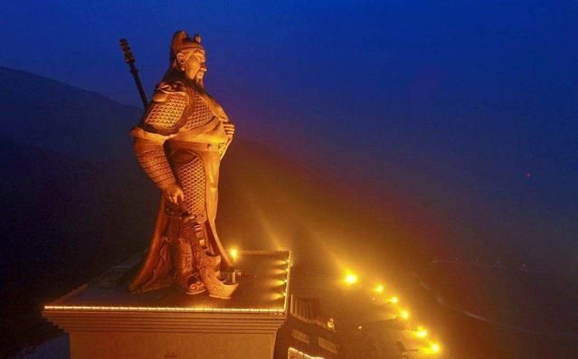 中国有两座很霸气的雕像，在国内非常著名，不少游客慕名而来