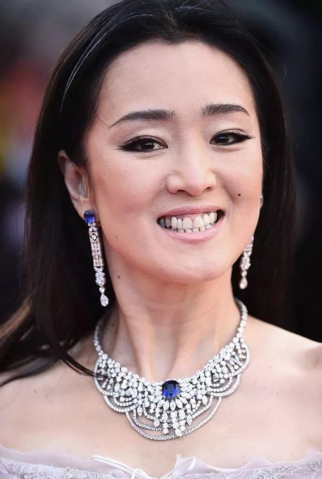 明星｜无滤镜无P图，高清相机下女明星们颜值你给打几分？