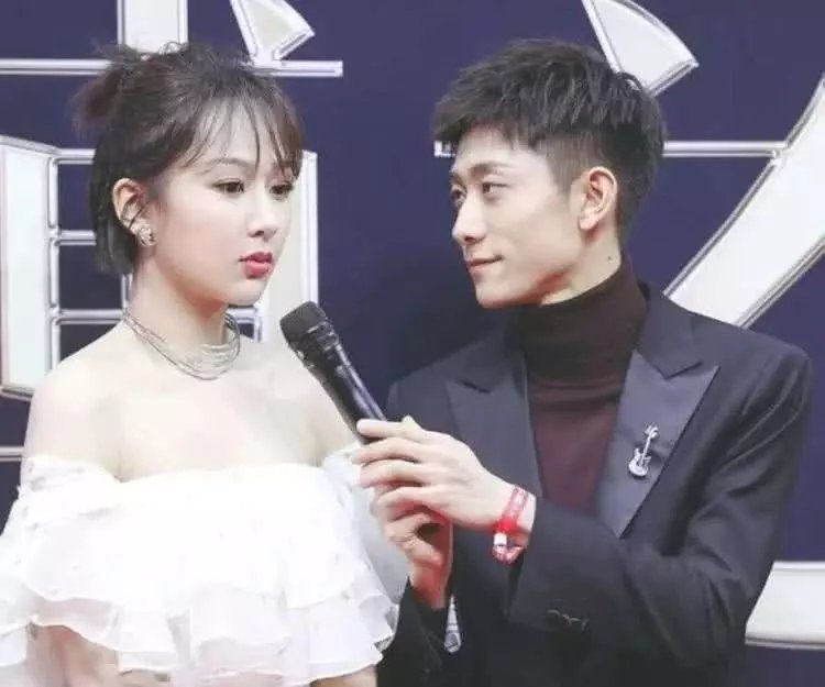 杨紫和秦俊杰宣布分手前夕，曾给张一山发微信表示：真想你了！